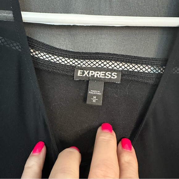 EXPRESS Women's Layer Tiered Pleated Silky Tank Top - Picture 5 of 7